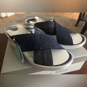 Bzees Diamond Women’s Sandal, New in Box, Multiple sizes, Navy Blue